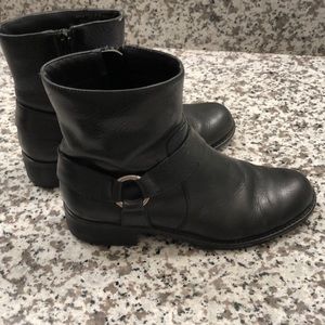 Black Boots / Clarks